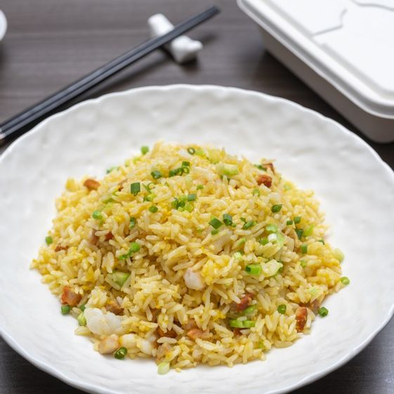 3._Man_Ho_fried_rice_with_Chinese_ham_dry_scallop_and_crab_meat_640x960-1.jpg